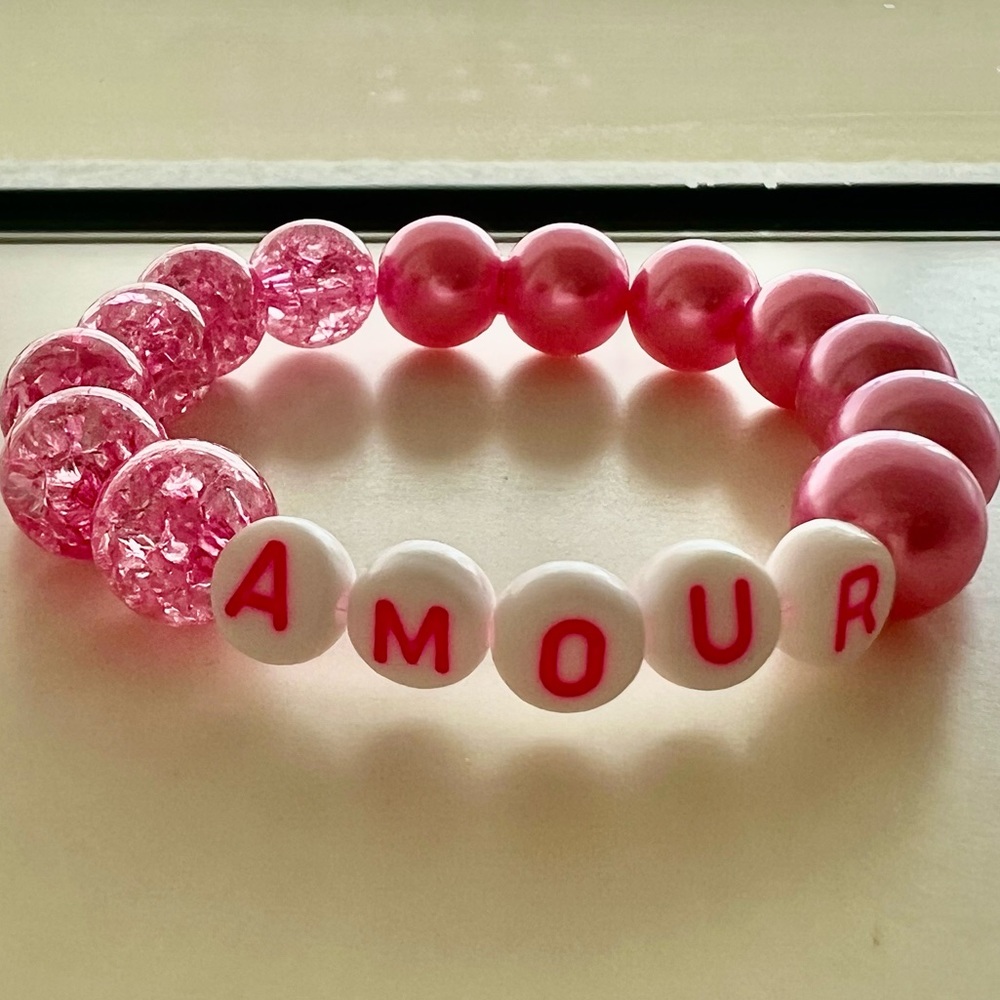 Pink stretchy Amour bracelet🩷